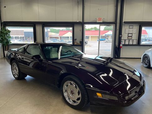 Used 1993 Chevrolet Corvette Coupe RWD image 22