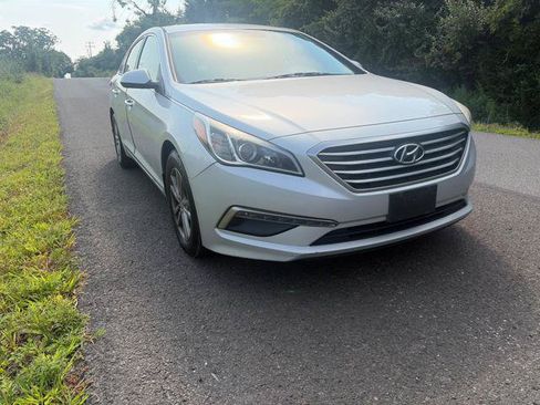 Used 2015 Hyundai Sonata SE w/ Option Group 09 FWD image 3