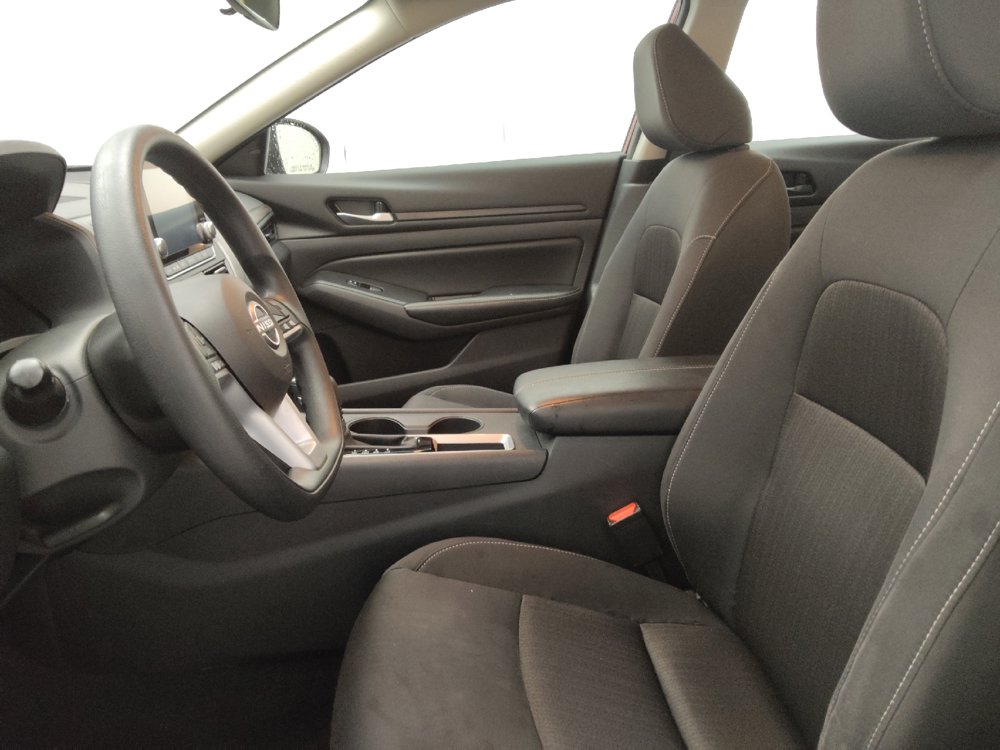 Used 2025 Nissan Altima 2.5 SV FWD image 17