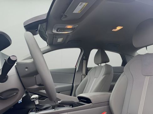 Used 2025 Hyundai Elantra SE image 10