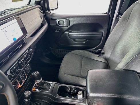 Used 2024 Jeep Wrangler Unlimited w/ Convenience Group AWD/4WD image 23