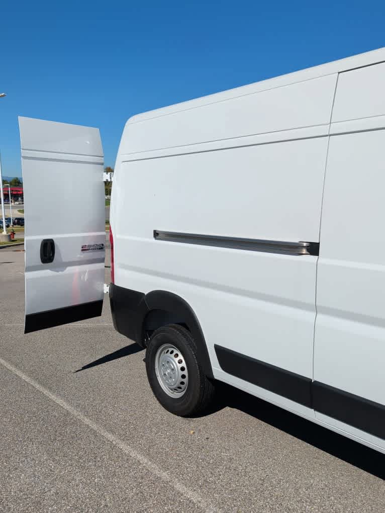 Used 2025 RAM ProMaster 2500 w/ Convenience Group FWD image 16
