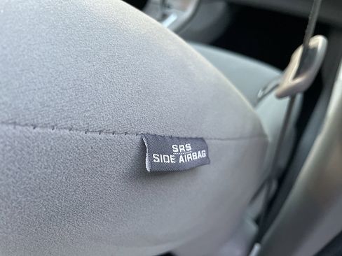 Used 2013 Toyota Corolla LE image 30