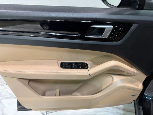 Used 2019 Porsche Cayenne AWD/4WD image 12