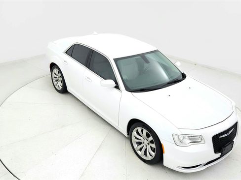 Used 2019 Chrysler 300 Touring L w/ Quick Order Package 22F RWD image 19