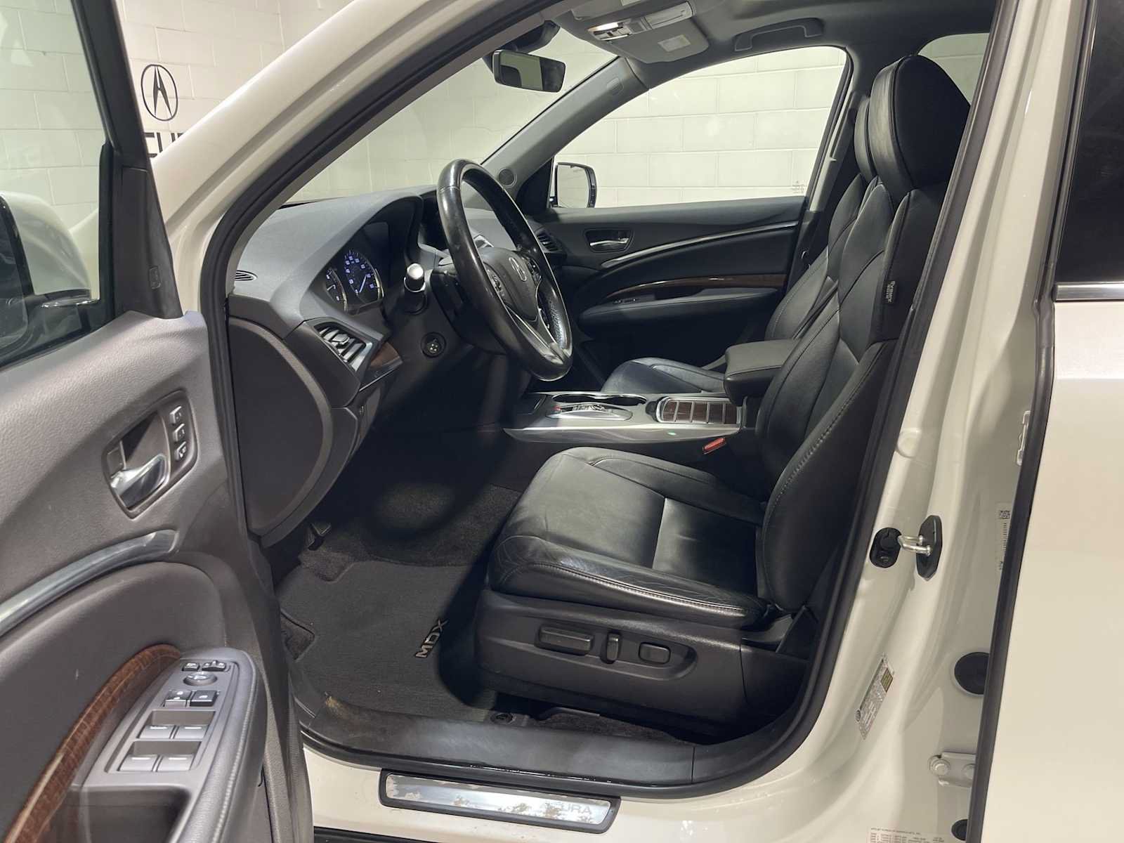 Used 2018 Acura MDX w/ Technology Package AWD/4WD image 2
