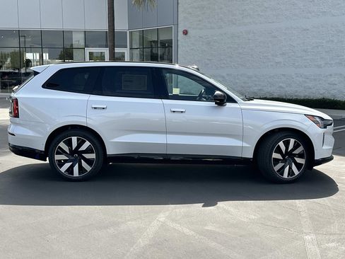 New 2025 Volvo EX90 Ultra image 3