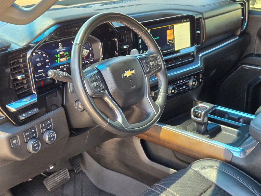 Used 2024 Chevrolet Silverado 1500 High Country w/ High Country Premium Package AWD/4WD image 10