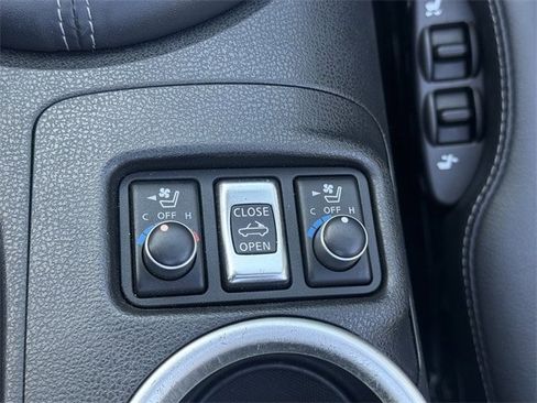 Used 2013 Nissan 370Z Touring w/ Sport Pkg image 23