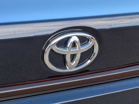 Used 2022 Toyota Corolla LE image 11