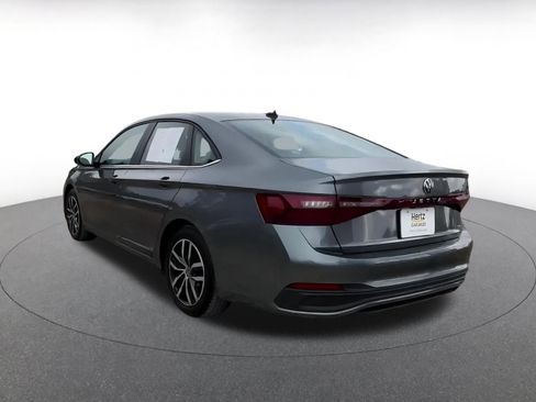 Used 2025 Volkswagen Jetta SE image 11