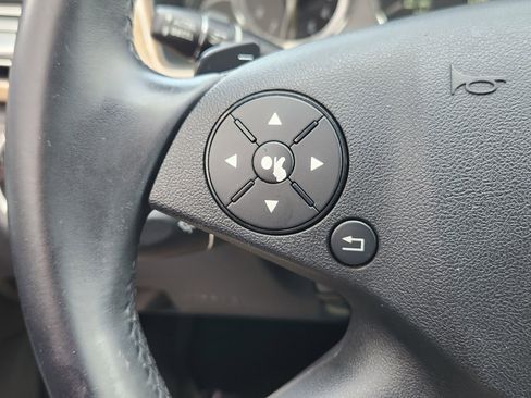 Used 2011 Mercedes-Benz E 350 BlueTEC Sedan image 27