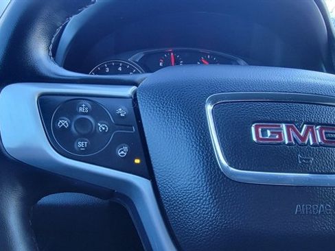 Used 2024 GMC Terrain SLT image 24