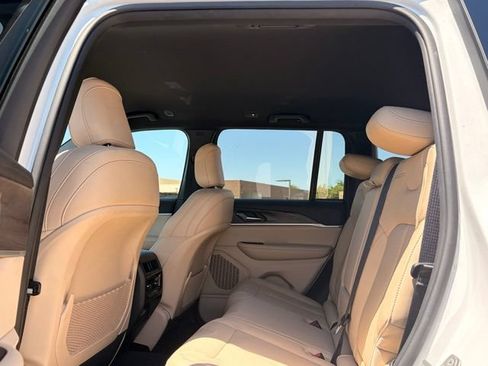 Used 2024 Jeep Grand Cherokee Limited RWD image 19