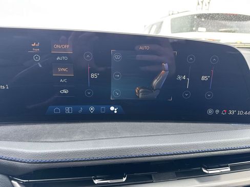 Used 2024 Cadillac XT4 Sport FWD image 11