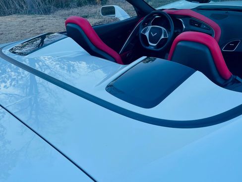 Used 2015 Chevrolet Corvette Z06 w/ 3LZ Preferred Equipment Group image 14