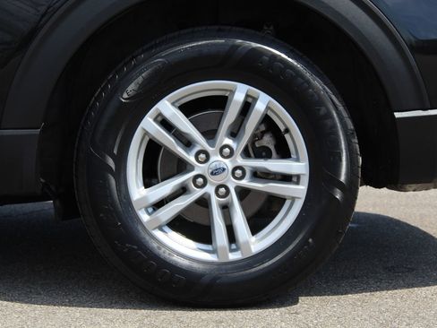 Used 2023 Ford Explorer XLT AWD/4WD image 28