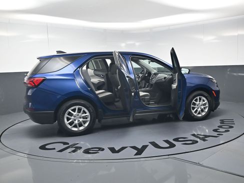 Used 2022 Chevrolet Equinox LS w/ LS Convenience Package FWD image 25