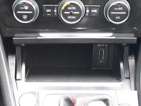 Used 2015 Volkswagen GTI Autobahn w/ Lighting Package (SEL) image 32