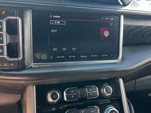 Used 2022 GMC Yukon XL Denali w/ Denali Premium Package AWD/4WD image 40