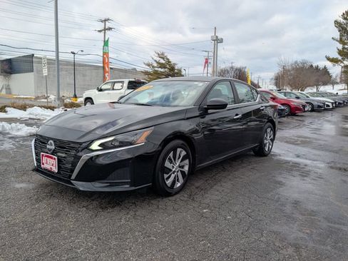 Certified 2025 Nissan Altima 2.5 S FWD image 7