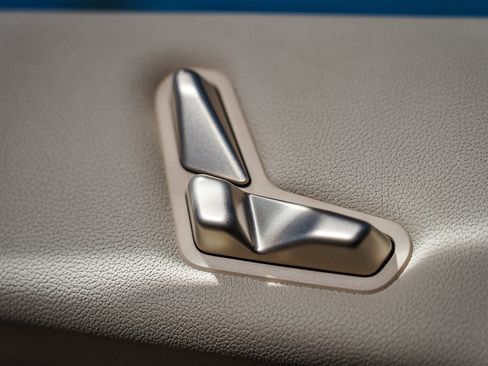 Used 2025 BMW iX xDrive50 image 47