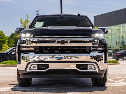 Used 2021 Chevrolet Silverado 1500 LTZ AWD/4WD image 2