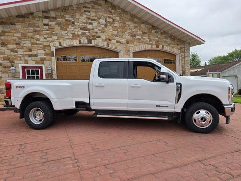 Used 2023 Ford F350 Lariat image 2