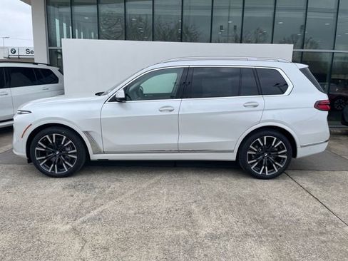 New 2026 BMW X7 xDrive40i image 2