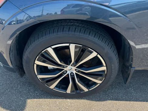 Used 2024 Volvo XC60 B5 Plus w/ Protection Package Premier AWD/4WD image 12