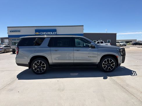 Used 2023 Chevrolet Suburban RST w/ Luxury Package AWD/4WD image 7