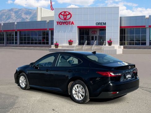 Used 2025 Toyota Camry LE FWD image 5