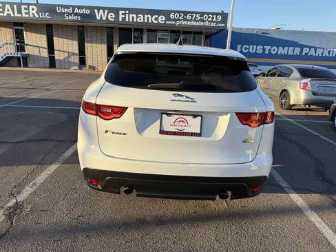 Used 2020 Jaguar F-PACE image 4