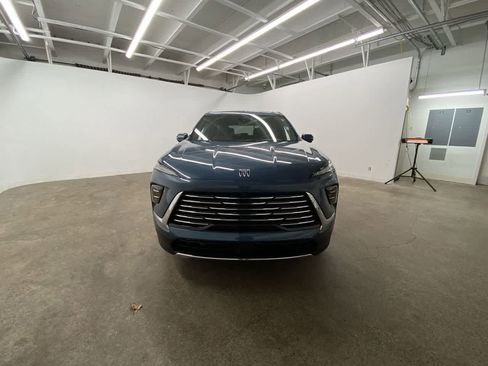 Used 2025 Buick Enclave Preferred image 9