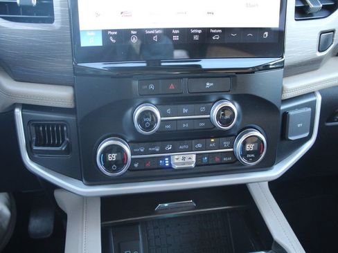 Used 2024 Ford Expedition Max Limited image 19