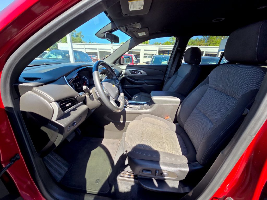 Used 2023 Chevrolet Traverse LT FWD image 15
