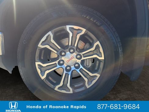 Used 2025 GMC Sierra 1500 SLT AWD/4WD image 9