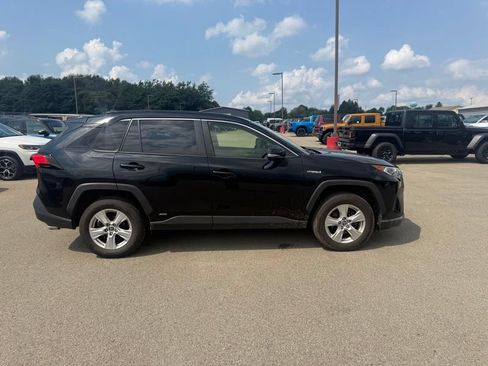 Used 2021 Toyota RAV4 XLE w/ Convenience Package AWD/4WD image 12