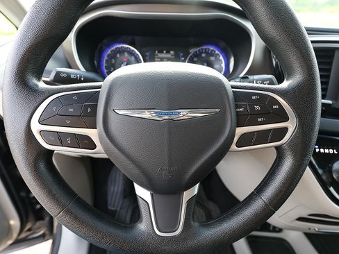 Used 2021 Chrysler Voyager Lxi FWD image 15