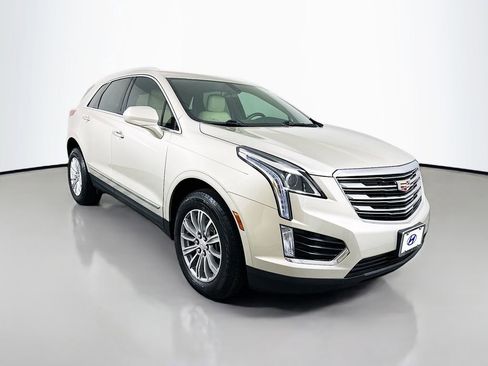 Used 2017 Cadillac XT5 FWD image 3