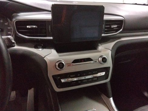 Used 2021 Ford Explorer XLT w/ Equipment Group 202A image 11