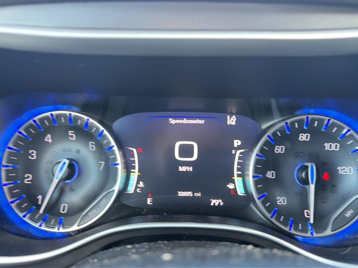 Used 2024 Chrysler Pacifica Touring-L FWD image 10