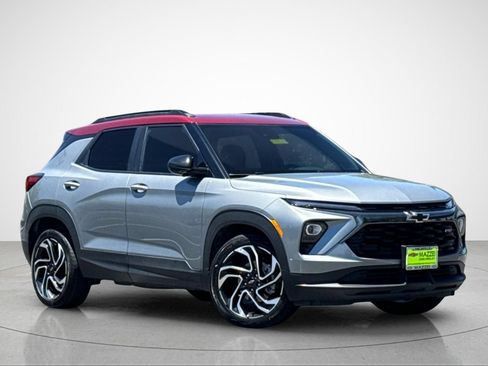 Used 2024 Chevrolet TrailBlazer RS FWD image 2