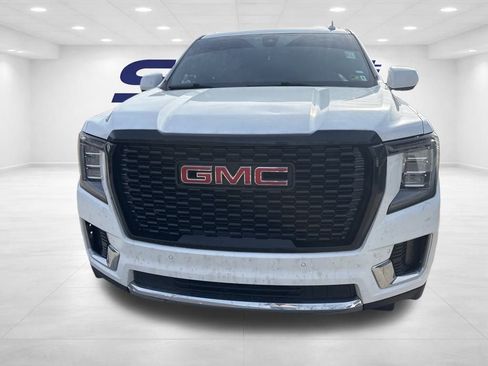 Used 2021 GMC Yukon XL SLT image 2