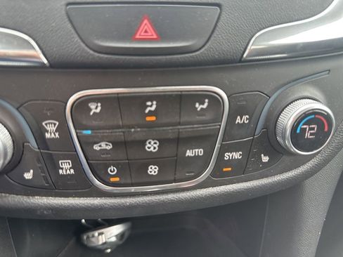 Used 2018 Chevrolet Equinox LT FWD image 18