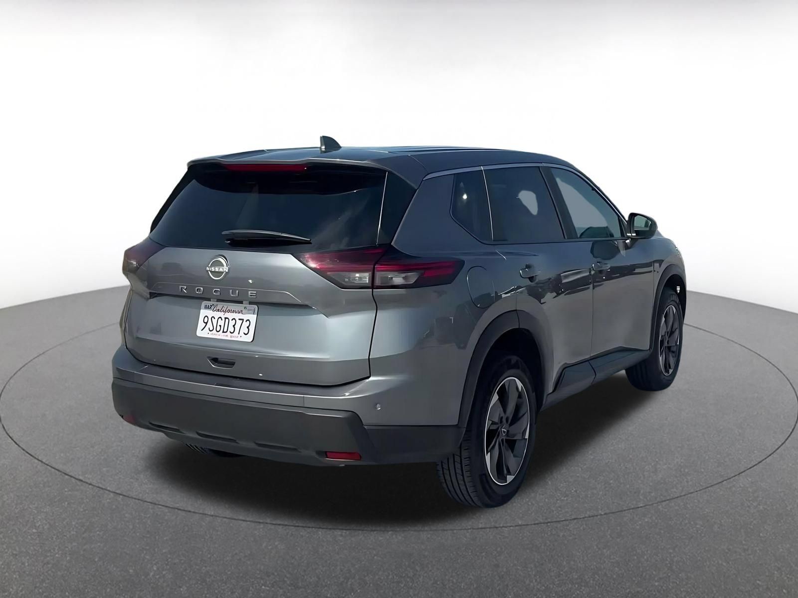 Used 2025 Nissan Rogue SV FWD image 13