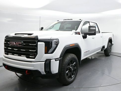 Used 2024 GMC Sierra 2500 AT4 w/ Technology Package AWD/4WD image 3