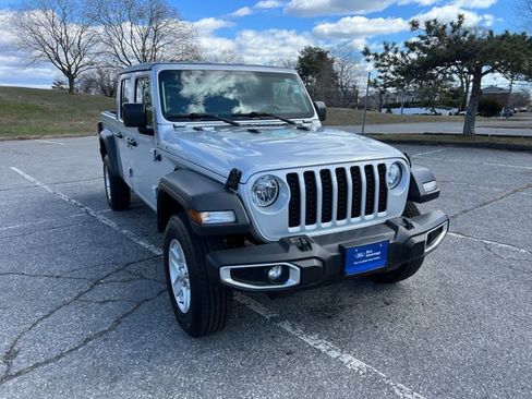 Used 2023 Jeep Gladiator Sport image 2