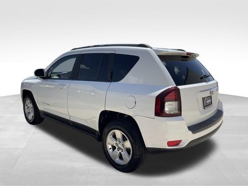 Used 2016 Jeep Compass Latitude FWD image 7