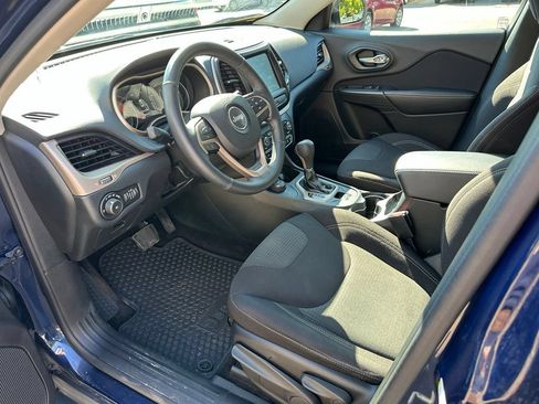 Used 2016 Jeep Cherokee Latitude w/ Cold Weather Group AWD/4WD image 9